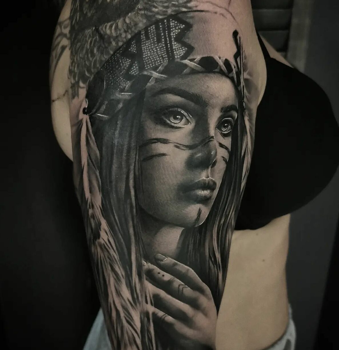Tatouage réalisme portrait bras – Salon de tatouage 83
